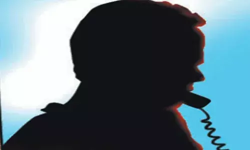 मुंबई पुलिस कंट्रोल रूम में फोन: अकोला में सांसद के घर और ट्रेन में बम विस्फोट की धमकी मुंबई पुलिस कंट्रोल रूम में फोन: अकोला में सांसद के घर और ट्रेन में बम विस्फोट की धमकी