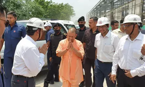 आगरा मेट्रो की ट्रेन का लुक लॉन्च, मुख्यमंत्री योगी आदित्यनाथ ने आगरा मेट्रो डिपो में आयोजित कार्यक्रम में किया डिजिटल अनावरण