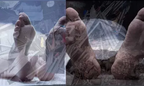 मुंबई के मुलुंड में चाल की छत ढहने से दो वरिष्ठ नागरिकों की मौत मुंबई के मुलुंड में चाल की छत ढहने से दो वरिष्ठ नागरिकों की मौत