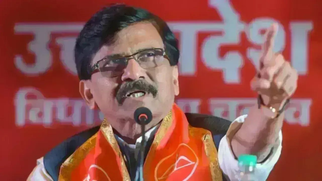 महाराष्ट्र जल रहा है और शिंदे के नेतृत्व वाली सरकार शर्मनाक राजनीती का सहारा ले रही है - संजय राउत