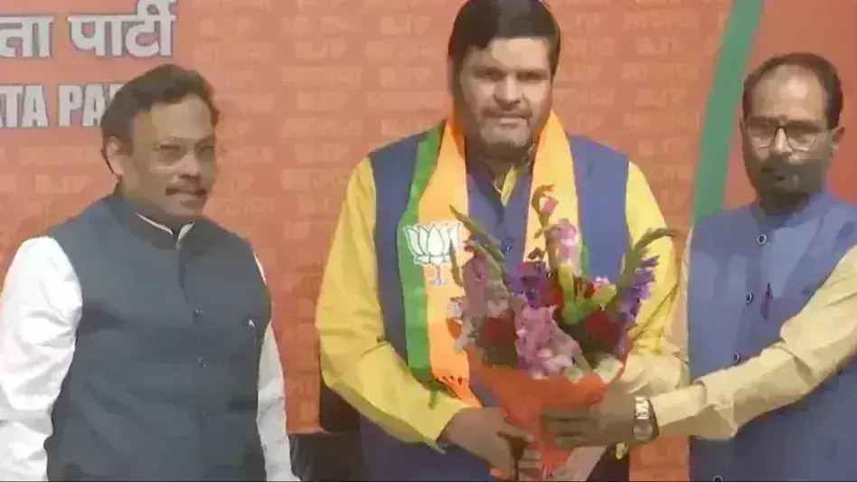 कांग्रेस प्रवक्ता गौरव वल्लभ ने भाजपा के साथ मिलाई हाथ कांग्रेस प्रवक्ता गौरव वल्लभ ने भाजपा के साथ मिलाई हाथ