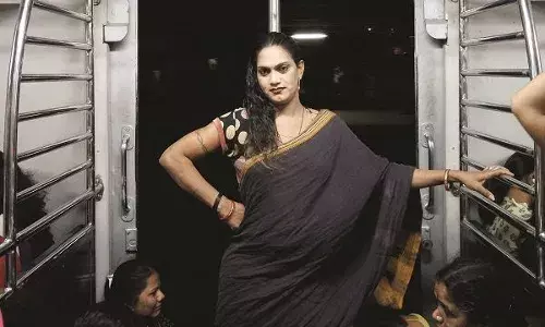 ट्रांसजेंडर समुदाय की कड़वी सच्चाई: सड़कों पर पैसे मांगने से लेकर गलत कामों तक! ट्रांसजेंडर समुदाय की कड़वी सच्चाई: सड़कों पर पैसे मांगने से लेकर गलत कामों तक!