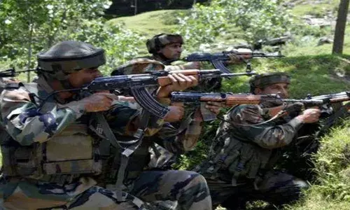 पुलवामा के पंपोर मे आतंकी हमला 2 CRPF के जवान शहीद 5 घायल पुलवामा के पंपोर मे आतंकी हमला 2 CRPF के जवान शहीद 5 घायल