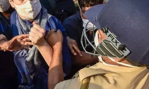 प्रियंका गांधी के साथ बदसलूकी पर अफसोस है हमें...