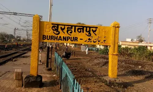 बुरहानपुर से महाराष्ट्र या महाराष्ट्र से बुरहानपुर आना-जाना बंद! बुरहानपुर से महाराष्ट्र या महाराष्ट्र से बुरहानपुर आना-जाना बंद!