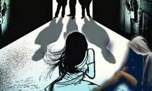 एक और निर्भया हार गई जिंदगी की जंग, gang rape के बाद हैवानों ने जीभ काटी, फिर रीढ़ की हड्डी तोड़ी एक और निर्भया हार गई जिंदगी की जंग, gang rape के बाद हैवानों ने जीभ काटी, फिर रीढ़ की हड्डी तोड़ी