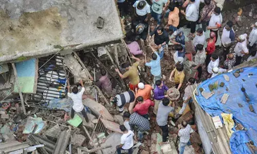 भिवंडी हादसे में मरने वालों की संख्या 41 पहुंची, NDRF की लोगों को बचाने की कोशिश जारी भिवंडी हादसे में मरने वालों की संख्या 41 पहुंची, NDRF की लोगों को बचाने की कोशिश जारी