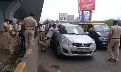 Mumbai: हाइवे पर अजगर, फिर क्या मची, भगदड़ देखें Video