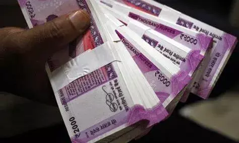 2000 के नोट की छपाई कम, मगर बंद नहीं, अनुराग ठाकुर ने यह भी कहा... 2000 के नोट की छपाई कम, मगर बंद नहीं, अनुराग ठाकुर ने यह भी कहा...