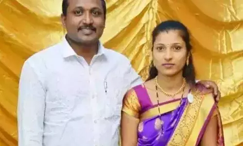 Pune News:हमारी खुशियों की कसम आपको...पति की मौत से टूट गई पत्नी फिर, बच्चे हुए अनाथ Pune News:हमारी खुशियों की कसम आपको...पति की मौत से टूट गई पत्नी फिर, बच्चे हुए अनाथ