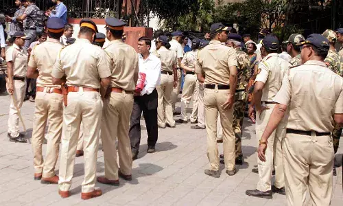 कोरोना को रोकने के लिए मुंबई पुलिस सख्त, धारा 144 लागू