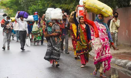 लॉकडाउन में कितने प्रवासी मजदूरों ने गंवाई जान, सरकार बोली- मालूम नहीं लॉकडाउन में कितने प्रवासी मजदूरों ने गंवाई जान, सरकार बोली- मालूम नहीं