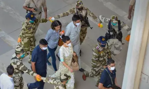 Kangana को दी गई Y Security? जानें देश में किस-किस को मिल रही है ये सुरक्षा Kangana को दी गई Y Security? जानें देश में किस-किस को मिल रही है ये सुरक्षा
