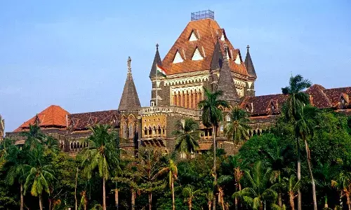 बॉम्बे हाईकोर्ट ने पूछा-इलेक्ट्रॉनिक मीडिया पर सरकार का नियंत्रण क्यों नहीं? बॉम्बे हाईकोर्ट ने पूछा-इलेक्ट्रॉनिक मीडिया पर सरकार का नियंत्रण क्यों नहीं?