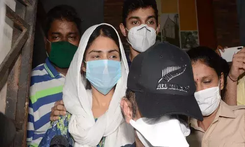 रिया चक्रवर्ती का सायन अस्पताल में हुआ मेडिकल चेकअप रिया चक्रवर्ती का सायन अस्पताल में हुआ मेडिकल चेकअप