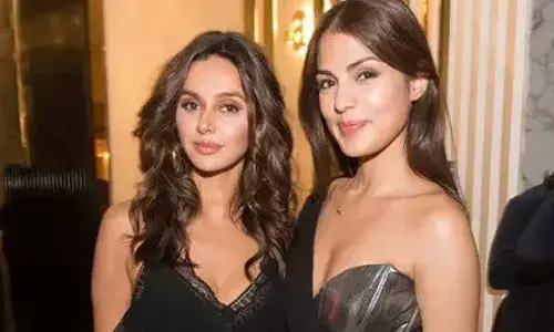 रिया चक्रवर्ती के सपोर्ट में उतरीं शिबानी दांडेकर, कहा- मीडिया... रिया चक्रवर्ती के सपोर्ट में उतरीं शिबानी दांडेकर, कहा- मीडिया...