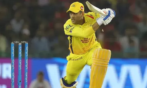 सिर मुड़ाते ही ओले पड़े…IPL से पहले धोनी की टीम में कोरोना! सिर मुड़ाते ही ओले पड़े…IPL से पहले धोनी की टीम में कोरोना!