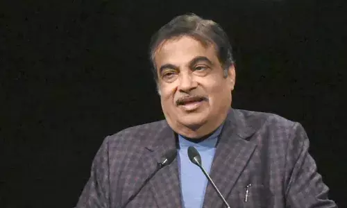 नया पब्लिक ट्रांसपोर्ट बस मॉडल से प्रदूषण घटेगा और पैसे भी बचेंगेः नितिन गडकरी नया पब्लिक ट्रांसपोर्ट बस मॉडल से प्रदूषण घटेगा और पैसे भी बचेंगेः नितिन गडकरी