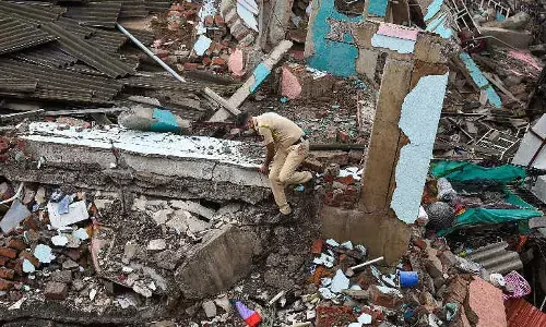 जाको राखे साईंया, मार सके न कोय, मलबे में मिला 5 साल का बच्चा