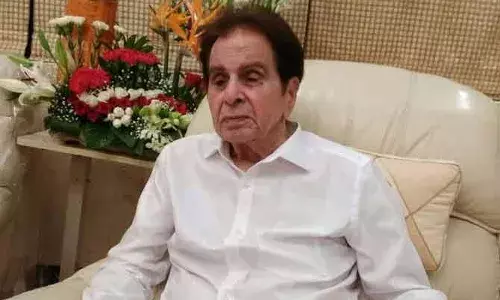 दिलीप कुमार के भाई का निधन, दूसरे की हालत भी गंभीर दिलीप कुमार के भाई का निधन, दूसरे की हालत भी गंभीर