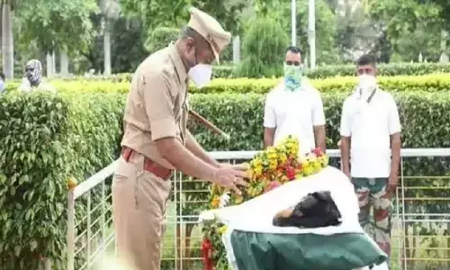 तेरी मेहरबानियां..जब कभी होंगी बातें वफा की..भर आईं पुलिसवालों की आंखें, जानिए क्यों तेरी मेहरबानियां..जब कभी होंगी बातें वफा की..भर आईं पुलिसवालों की आंखें, जानिए क्यों