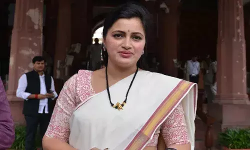 नवनीत राणा ICU से बाहर, कहा, मरते-मरते बची हूं... नवनीत राणा ICU से बाहर, कहा, मरते-मरते बची हूं...