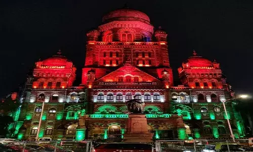 तिरंगे की रोशनी में नहाया मनपा मुख्यालय तिरंगे की रोशनी में नहाया मनपा मुख्यालय