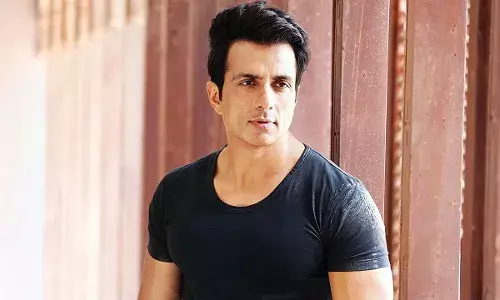 Sonu sood की वजह से बिस्तर पर पड़ी बच्ची अपने पैरों पर हुई खड़ी