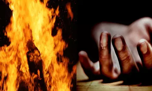 पति से अनबन, पत्नी ने किया खुद को आग के हवाले पति से अनबन, पत्नी ने किया खुद को आग के हवाले