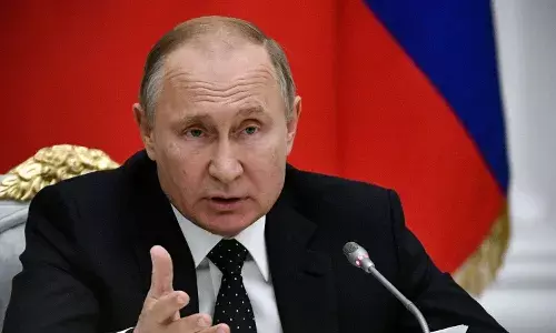 CoronaVaccine:Putin का दावा, रूस ने बना ली दुनिया की पहली कोरोना वैक्सीन CoronaVaccine:Putin का दावा, रूस ने बना ली दुनिया की पहली कोरोना वैक्सीन