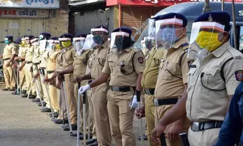 महाराष्ट्र में कोरोना संक्रमित पुलिसकर्मियों की संख्या 10 हजार पार महाराष्ट्र में कोरोना संक्रमित पुलिसकर्मियों की संख्या 10 हजार पार