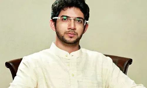 बारिश से मुंबई हुई पानी-पानी, घरों से बाहर न निकालने की चेतावनी बारिश से मुंबई हुई पानी-पानी, घरों से बाहर न निकालने की चेतावनी