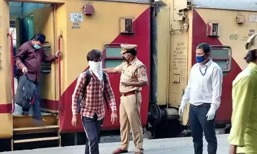 हम तो चले परदेस हम परदेसी हो गए...लौट रहे मजदूर हम तो चले परदेस हम परदेसी हो गए...लौट रहे मजदूर