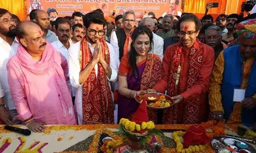 अयोध्या< सीएम उद्धव ठाकरे ने दान किए 1 करोड़ अयोध्या< सीएम उद्धव ठाकरे ने दान किए 1 करोड़