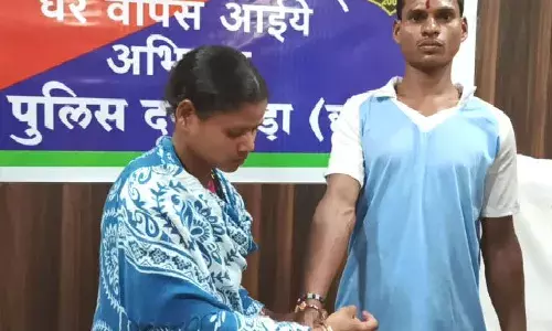 रक्षाबंधन>भाई ने बहन की बात मानी, पुलिस थाने में राखी बंधवाई रक्षाबंधन>भाई ने बहन की बात मानी, पुलिस थाने में राखी बंधवाई