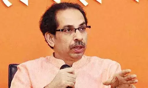 150 किमी खुद कार चलाकर पुणे पहुंचे सीएम 150 किमी खुद कार चलाकर पुणे पहुंचे सीएम
