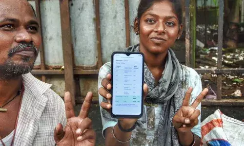 शाब्बास! बेटी फुटपाथ पर रहने वाली आस्मा ने कर दिया यह कमाल...