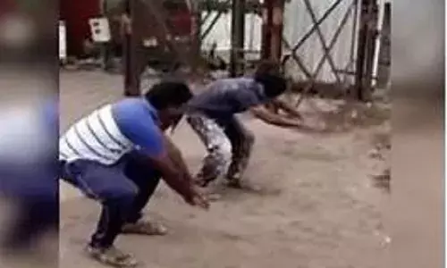 सांगली में पुलिस करवा रही नागिन डांस और क्या क्या... सांगली में पुलिस करवा रही नागिन डांस और क्या क्या...
