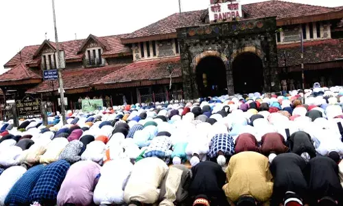 महाराष्ट्र में बकरीद के नियमों पर मुस्लिम समुदाय भी नाराज और कांग्रेस नेता भी महाराष्ट्र में बकरीद के नियमों पर मुस्लिम समुदाय भी नाराज और कांग्रेस नेता भी