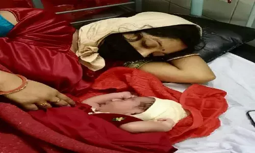 इगतपुरी रेलवे स्टेशन पर महिला ने दिया बच्चे को जन्म इगतपुरी रेलवे स्टेशन पर महिला ने दिया बच्चे को जन्म