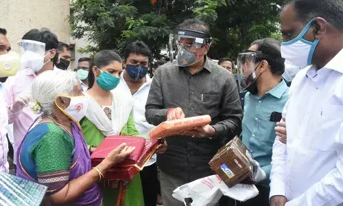 शांताबाई की गृह मंत्री देशमुख ने  की 1 लाख की मदद