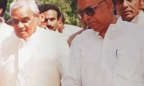 लालजी से कहते थे अटलजी, कचौड़ी खाए बिना नहीं जाऊंगा