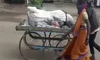 बेलगाम मे दिल दहला देने वाली घटना !!! पत्नी ने पति के शव को ठेले से ढोया, अकेले किया अंतिम संस्कार !!