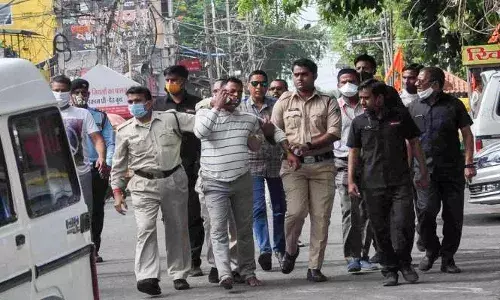 विकास दुबे का एन्काउंटर क्या राजनितिक साजिश के तहत किया गया विकास दुबे का एन्काउंटर क्या राजनितिक साजिश के तहत किया गया