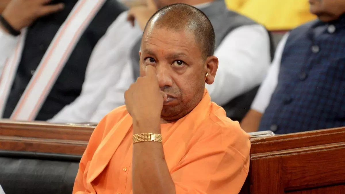 Breaking News : हाथरस केस में योगी सरकार का चला चाबुक, डीएम-एसपी सस्पेंड