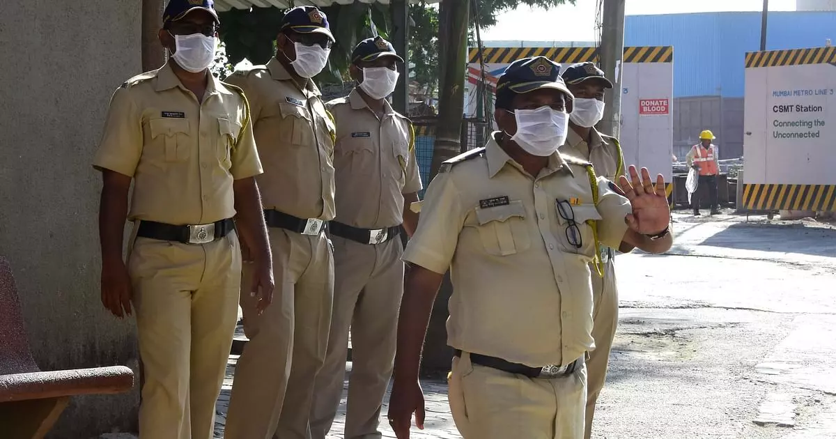 महाराष्ट्र में CORONA संक्रमितों की संख्या 14 लाख के पार, 23 हजार से अधिक पुलिसकर्मी चपेट में
