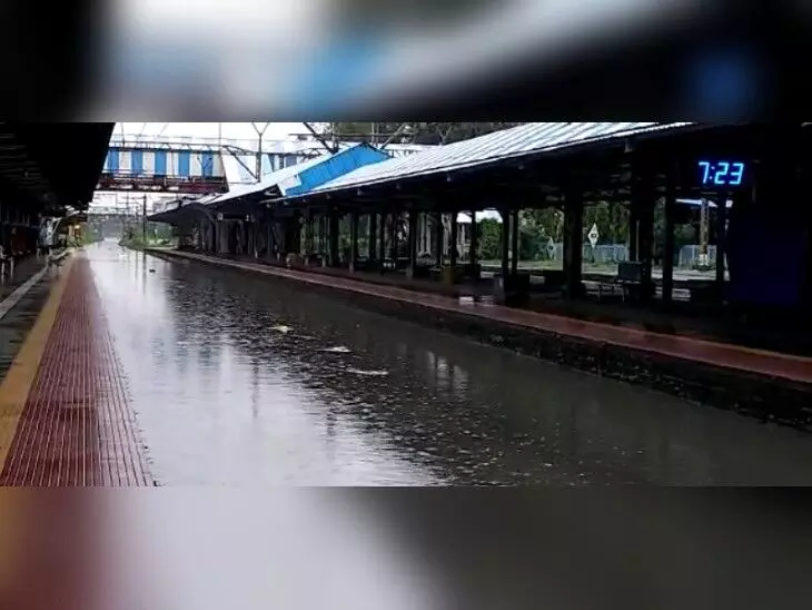 मुंबई में मुसीबत की बारिश, 27 साल का रिकॉर्ड टूटा, मायानगरी यूं डूबी