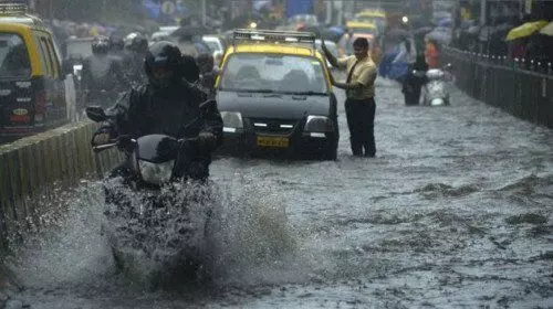 बारिश ने फिर किया मुंबई का हाल बेहाल,पानी पानी हुई मुंबई