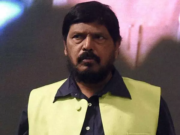 एक साल के लिए सस्पेंड हों हंगामा करने वाले सांसद, रामदास आठवले ने पीएम मोदी को लिखा पत्र