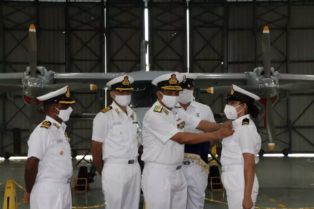 नौसेना में पहली बार दो महिला ऑफिसर्स की तैनाती